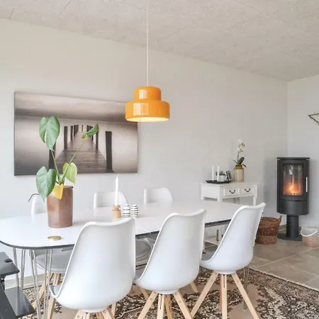 Two-bedroom Holiday In V 펜션 *